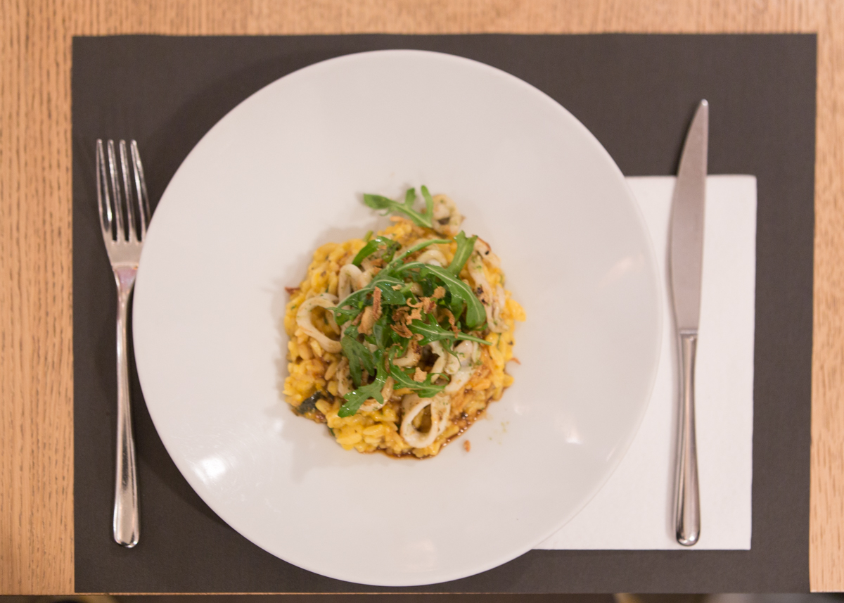 LE BAR DES OISEAUX 地元民に愛されるニース旧市街のレストラン O'Bon Paris Easy to be